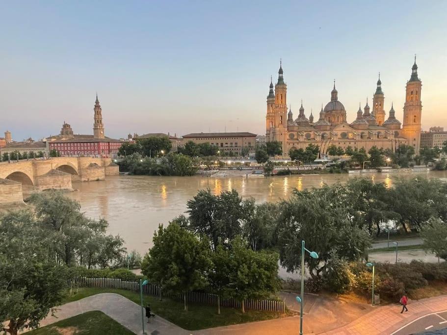 Apartamento Con Vistas Al Pilar Con Aparcamiento Privado Saragosse Extérieur photo